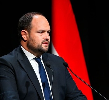 Nacsa Lőrinc felköszöntötte a 32 éves VMSZ-t - illusztráció