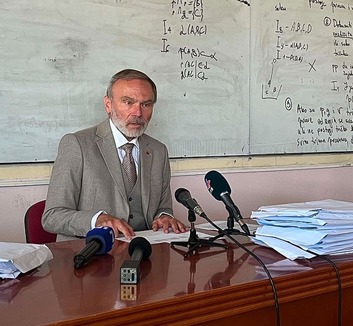 Távoktatást kezdeményez az újvidéki Jovan Jovanović Zmaj Gimnázium igazgatója - illusztráció