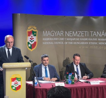 38 napirendi pont szerepelt a Magyar Nemzeti Tanács ülésén - illusztráció