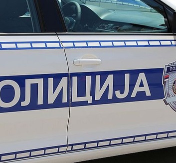 Fejszével rongálták meg az SNS standjait Kúlán, ketten megsérültek - illusztráció