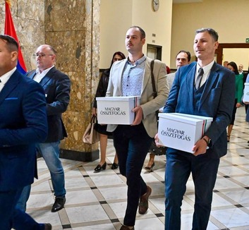 Átadták a Magyar Összefogás jelöltlistáját - illusztráció