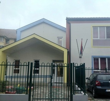 Levált a mennyezet egy része egy verseci óvodában, ketten megsérültek - illusztráció