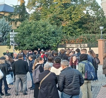 Visszatértek iskolájukba az újvidéki gimnazisták, estére tüntetést hirdettek - illusztráció