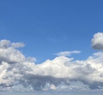 Változóan felhős, hűvös idő várható - illusztráció