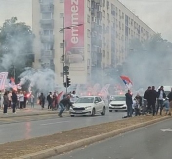 Incidensek történtek az SNS újvidéki standjainál - illusztráció