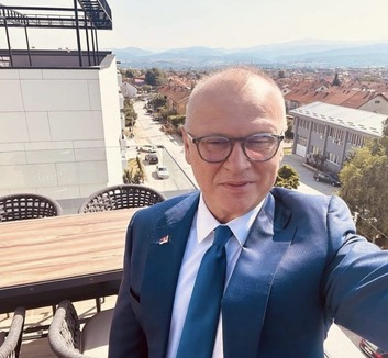 Újvidéki tragédia: Vesić és Dimoski továbbra is szabadlábon, négy vádlott házi őrizetét meghosszabbították - illusztráció