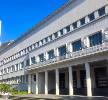 Visszahelyezésüket követelik az elbocsátott tartományi alkalmazottak - illusztráció